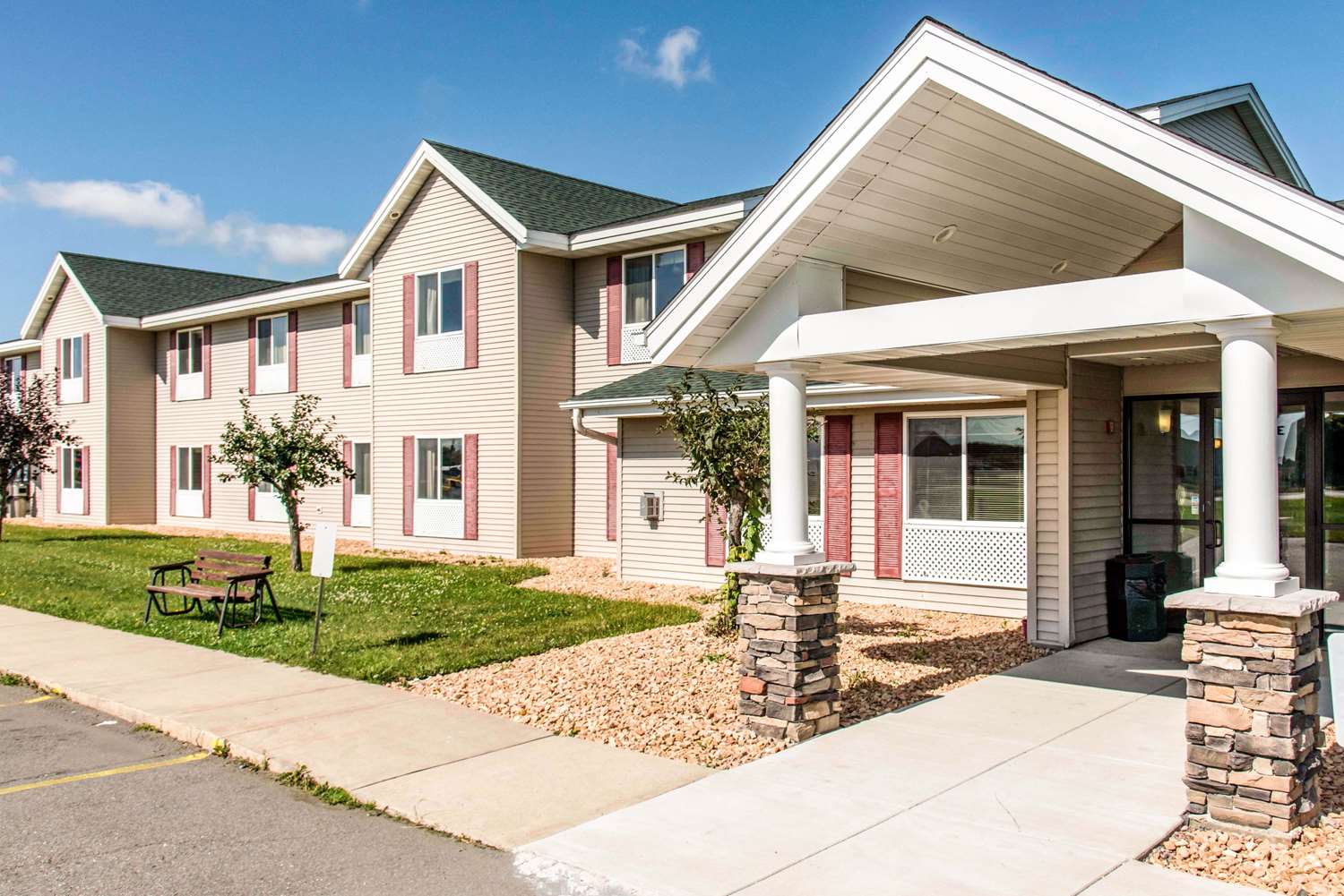 Hotel Photo - Travelers Lodge & Suites in Gaylord