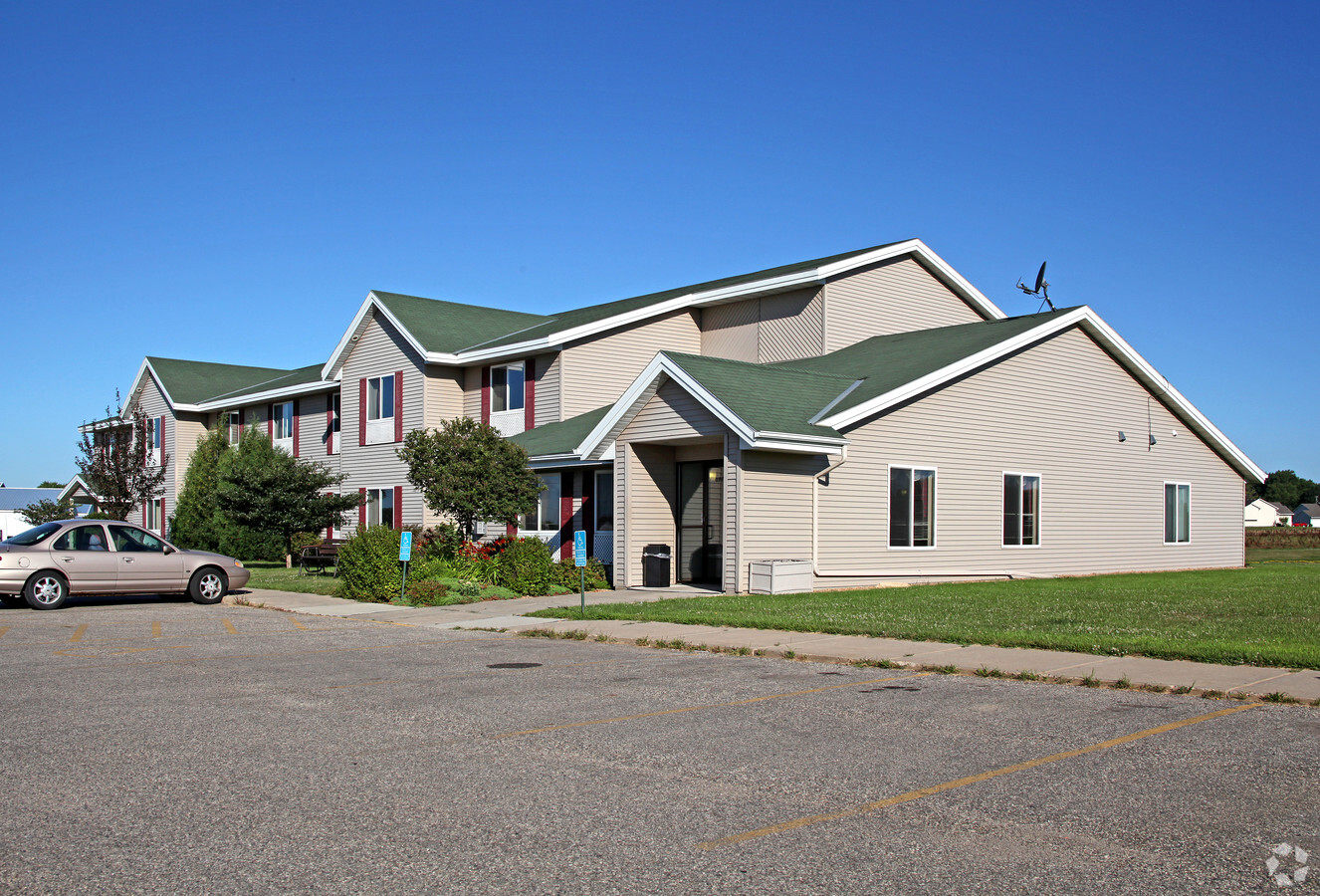 Hotel Photo - Travelers Lodge & Suites in Gaylord